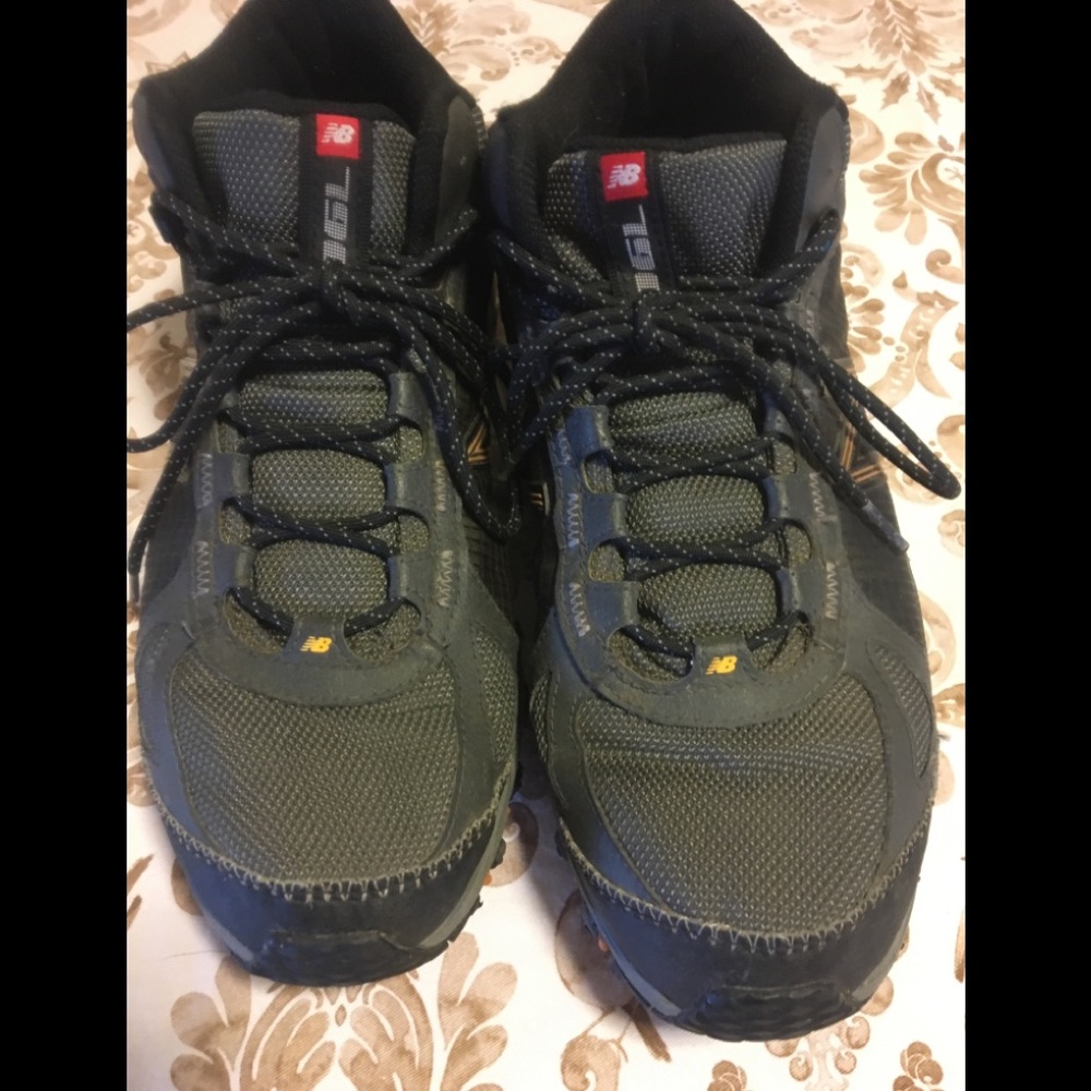 Mens New Balance 790 trail shoes